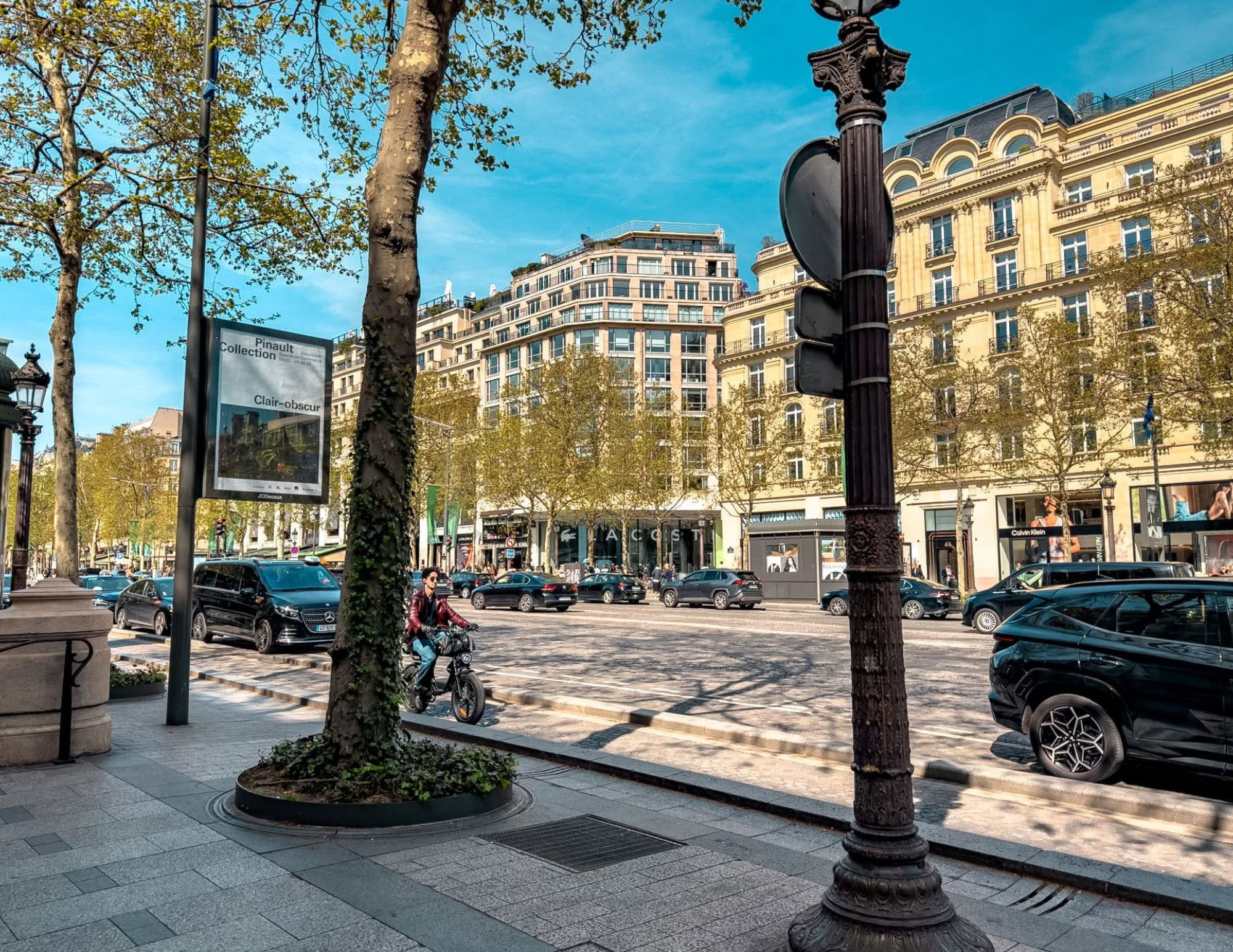 Paris Travel Guide (7).png
